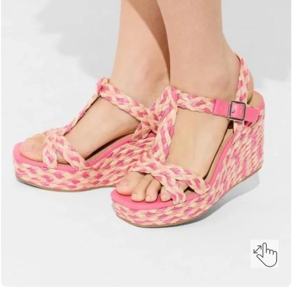 Torrid Size 11.5 Pink Wide Width T-Strap Platform Raffia Wedge Sandals NWT - Picture 1 of 10